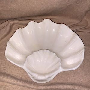 Potpourri / Trinket / Soap shell dish
